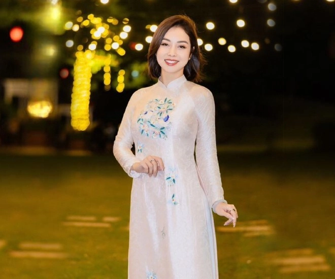 mẹ 4 con jennifer phạm khoe vẻ đẹp mũm mĩm hiếm thấy sắc vóc tươi trẻ từ ngày có giao diện mới - 1