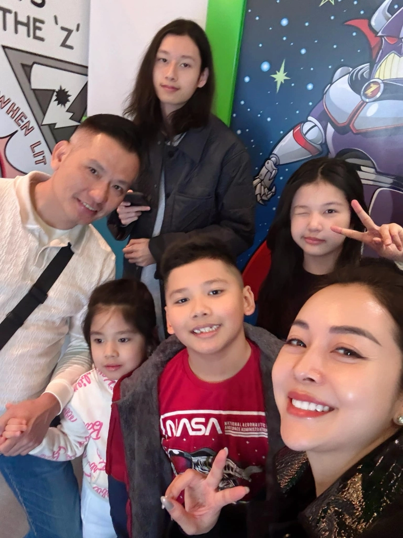 mẹ 4 con jennifer phạm khoe vẻ đẹp mũm mĩm hiếm thấy sắc vóc tươi trẻ từ ngày có giao diện mới - 13
