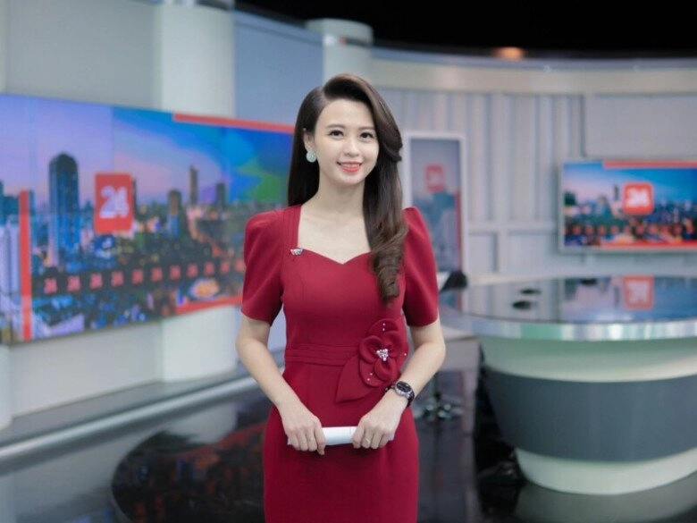 Mẹ bỉm đông con chạy show nhẹ tênh vân trang nhờ nội ngoại chăm nữ btv vtv sinh 5 lần vẫn tự tin lên sóng - 7