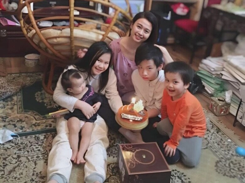 Mẹ bỉm đông con chạy show nhẹ tênh vân trang nhờ nội ngoại chăm nữ btv vtv sinh 5 lần vẫn tự tin lên sóng - 8