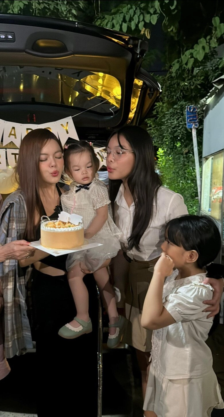 Mẹ bỉm đông con chạy show nhẹ tênh vân trang nhờ nội ngoại chăm nữ btv vtv sinh 5 lần vẫn tự tin lên sóng - 19