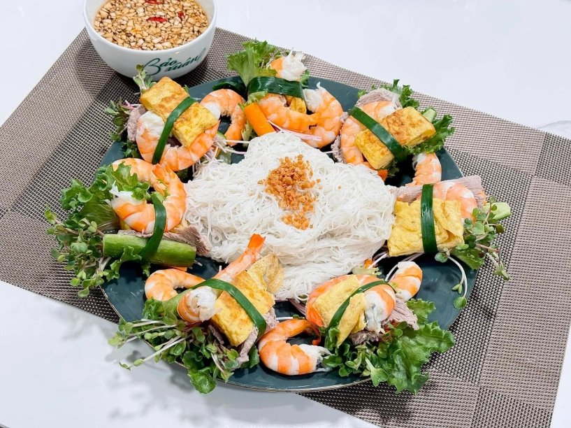 Mẹ bỉm gen z vừa khéo chăm con lại chiều chồng nấu ăn xong còn bày đẹp như ngoài hàng ai thấy cũng khen nức nở - 19