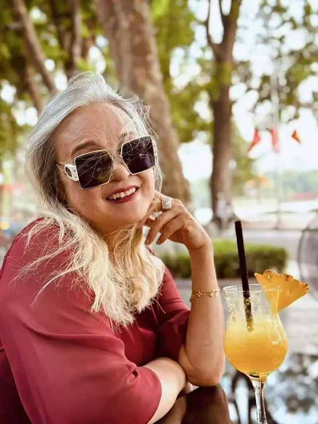 mẹ chồng hồng diễm là mỹ nhân việt đẹp nhất thập kỷ nay thành bà nội ăn chơi sành điệu nhất showbiz - 11