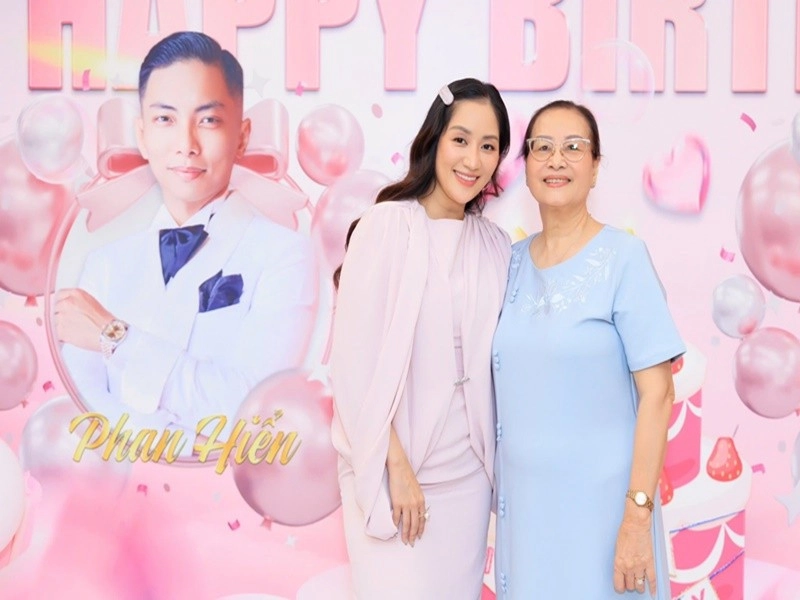 Mẹ đẻ khánh thi đẹp quý phái ở tuổi u80 - 1
