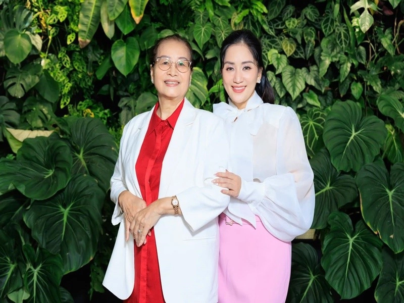 Mẹ đẻ khánh thi đẹp quý phái ở tuổi u80 - 2