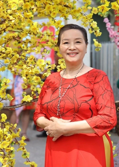 Mẹ đẻ khánh thi đẹp quý phái ở tuổi u80 - 6
