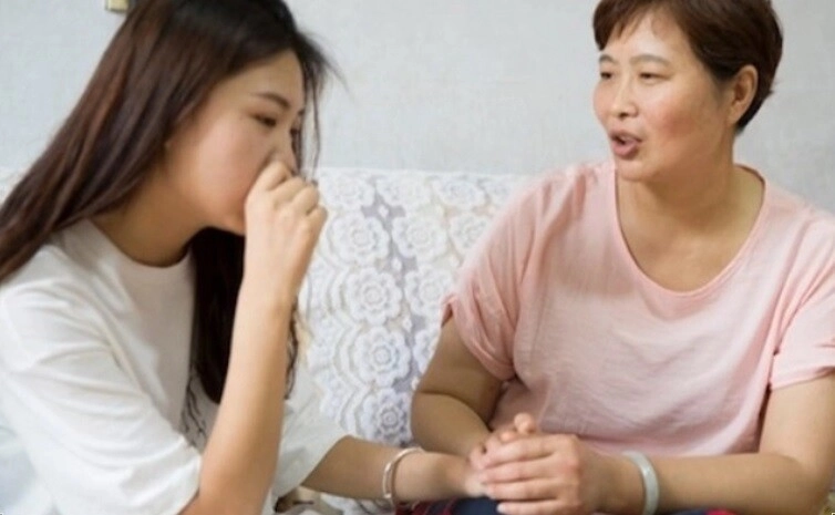 Mẹ định tặng 2 con gái mảnh đất phản ứng của anh trai khiến mẹ con tôi hoảng sợ chạy khỏi nhà - 2