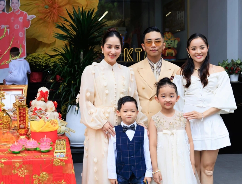 Mẹ đơn thân là bạn nhảy phan hiển được khánh thi đối xử đặc biệt từng ngại va chạm cơ thể nay như người nhà - 11