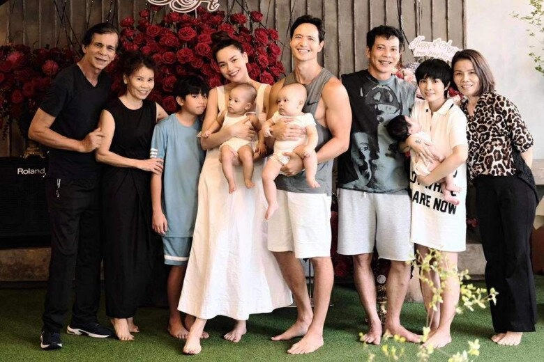 Mẹ hồ ngọc hà được con gái tặng khóa tu nước ngoài vào ngày sinh nhật chồng lai pháp u80 vẫn tình tứ với vợ - 12
