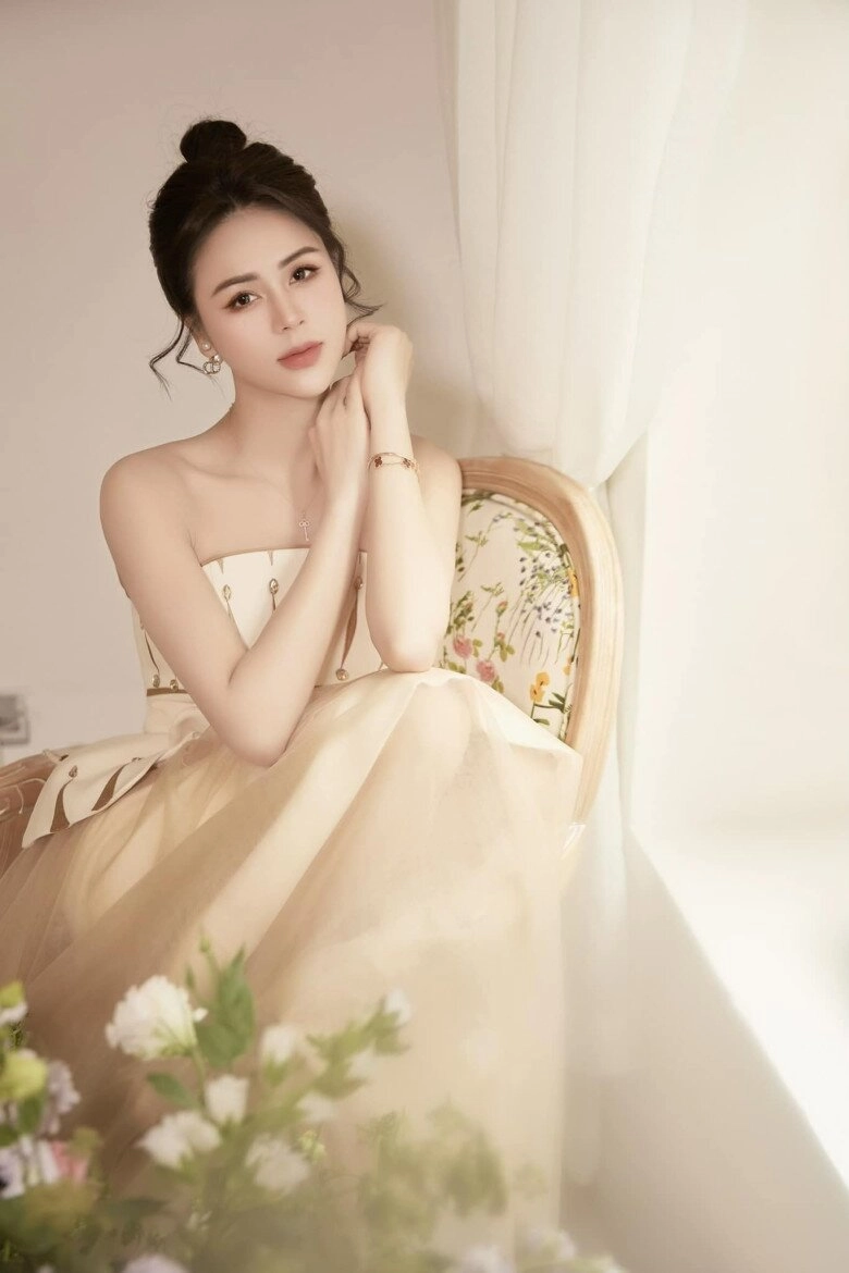 mẹ kế sang chảnh của cha tôi người ở lại lên phim được chèo thuyền với nam nsưt ngoài đời vóc dáng đẹp nõn nà - 9