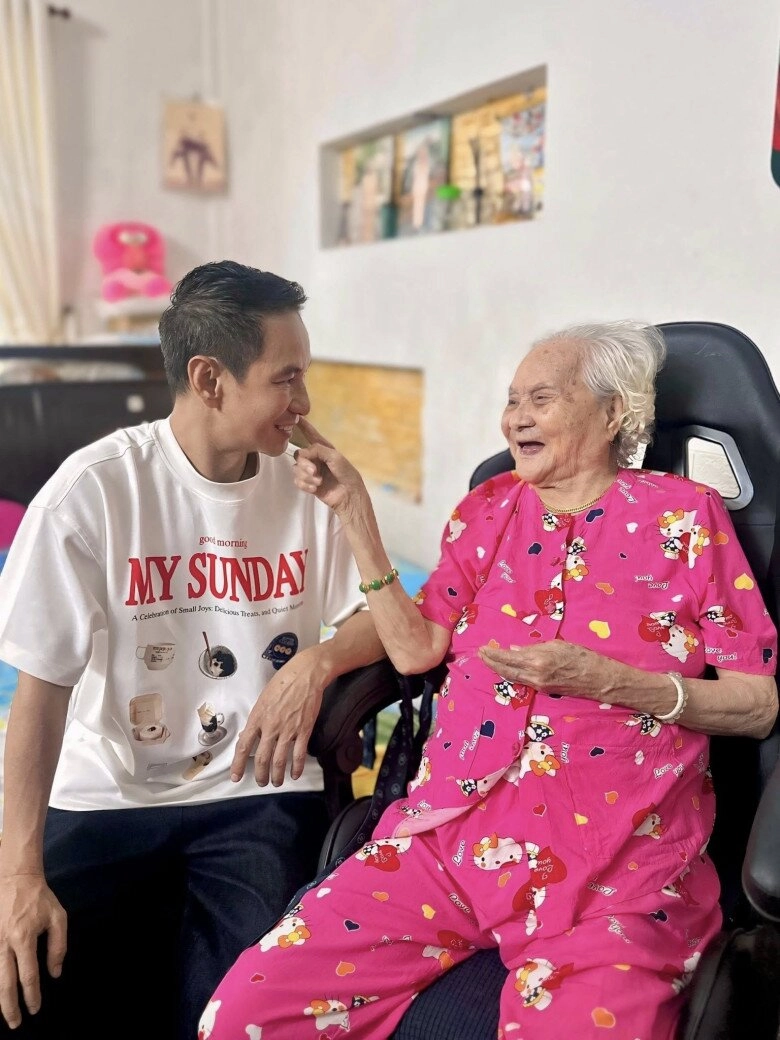 Mẹ ruột 100 tuổi của lý hải không còn nhớ con trai là ai minh hà nghẹn lòng khi chứng kiến mẹ chồng khác xưa - 2