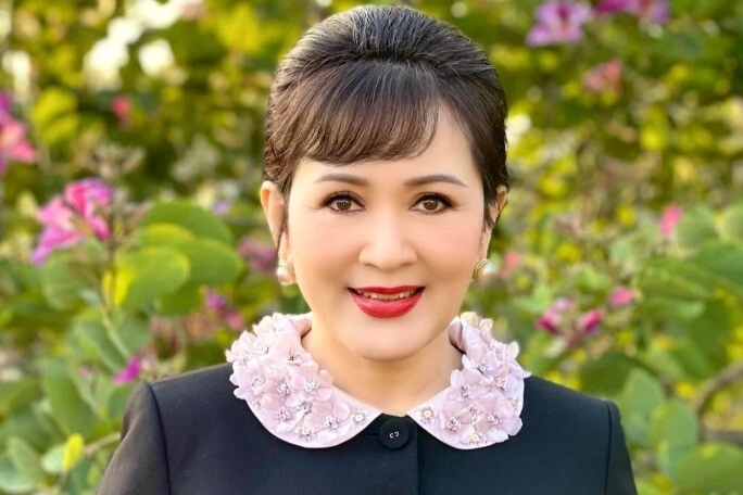 mẹ ruột diễn viên huyền lizzie là hoàng hậu ảnh lịch nổi tiếng miền bắc tuổi 61 trẻ đẹp nhờ chăm ăn món nhớt nhớt - 1