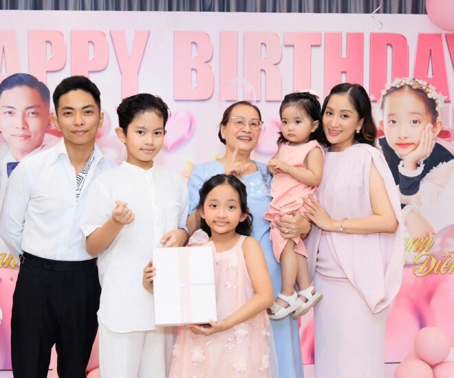 Mẹ ruột khánh thi được rể quý mừng sinh nhật u80 vẫn bận rộn chăm từng miếng ăn cho kiện tướng dancesport - 1