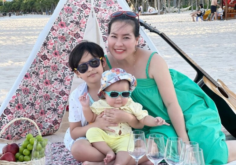 Mẹ ruột quý bình thất thần trong đám tang con trai quý tử duy nhất của cố nghệ sĩ đến nhìn mặt bố lần cuối - 7