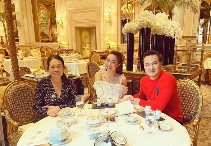 Mẹ vợ của chi bảo trẻ đẹp sang chảnh đi du lịch như cơm bữa nay được lý thùy chang mời về việt nam sống - 6