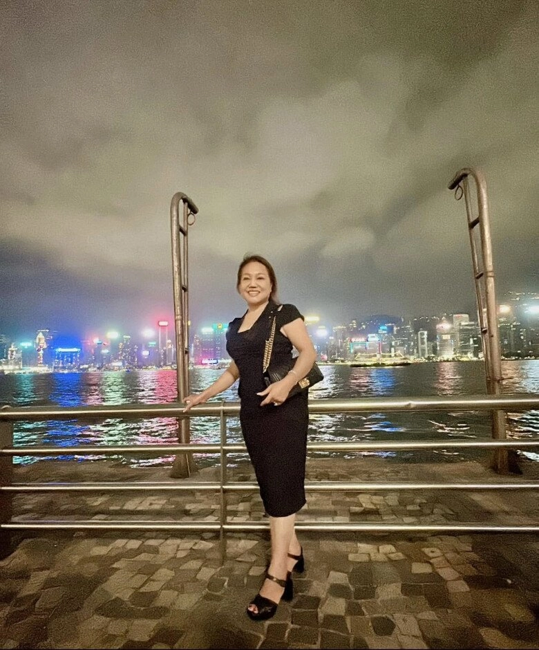 Mẹ vợ của chi bảo trẻ đẹp sang chảnh đi du lịch như cơm bữa nay được lý thùy chang mời về việt nam sống - 8