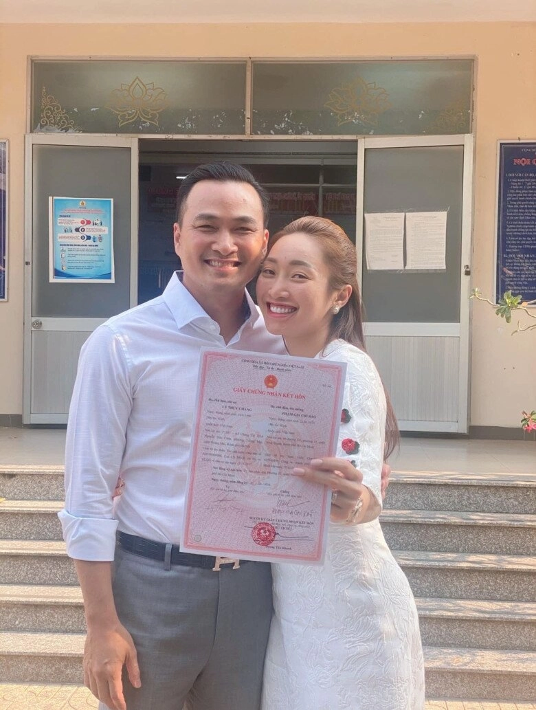 Mẹ vợ của chi bảo trẻ đẹp sang chảnh đi du lịch như cơm bữa nay được lý thùy chang mời về việt nam sống - 11