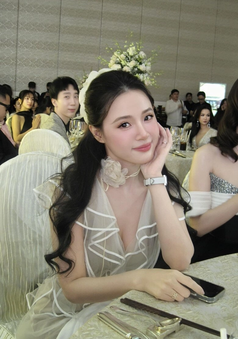 Midu hiếm hoi mặc đồ gợi cảm xuất hiện lẻ bóng có hành động như ngầm phủ nhận chuyện mang thai với thiếu gia minh đạt - 3