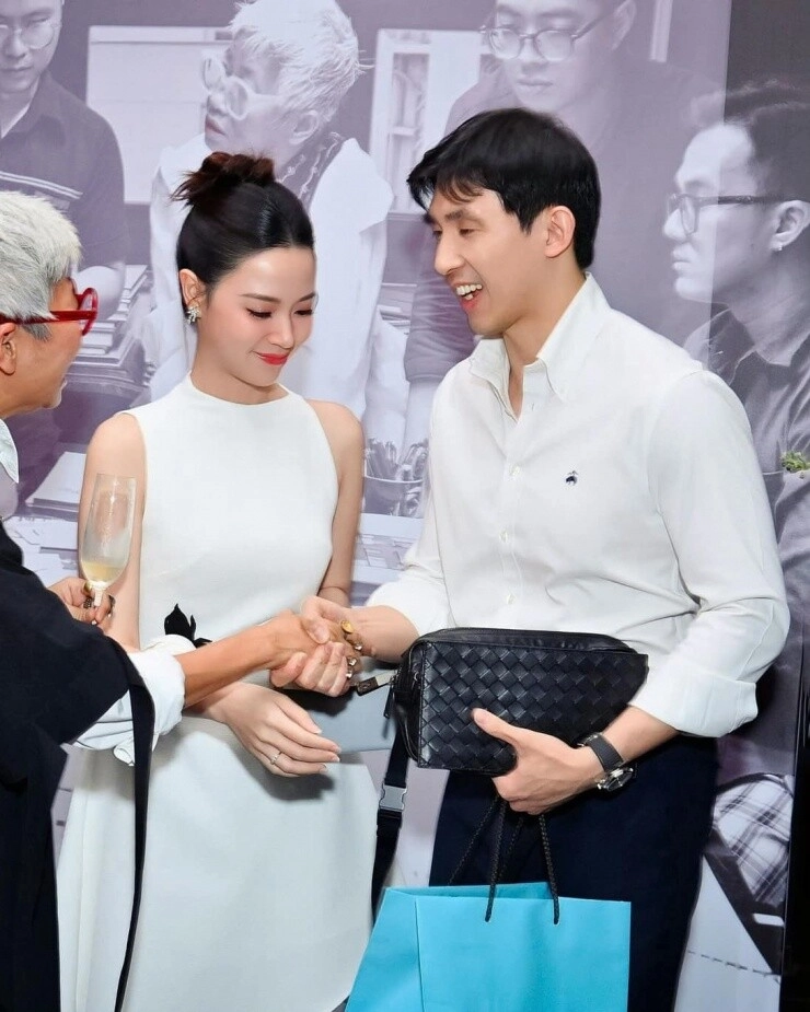 Midu hiếm hoi mặc đồ gợi cảm xuất hiện lẻ bóng có hành động như ngầm phủ nhận chuyện mang thai với thiếu gia minh đạt - 9