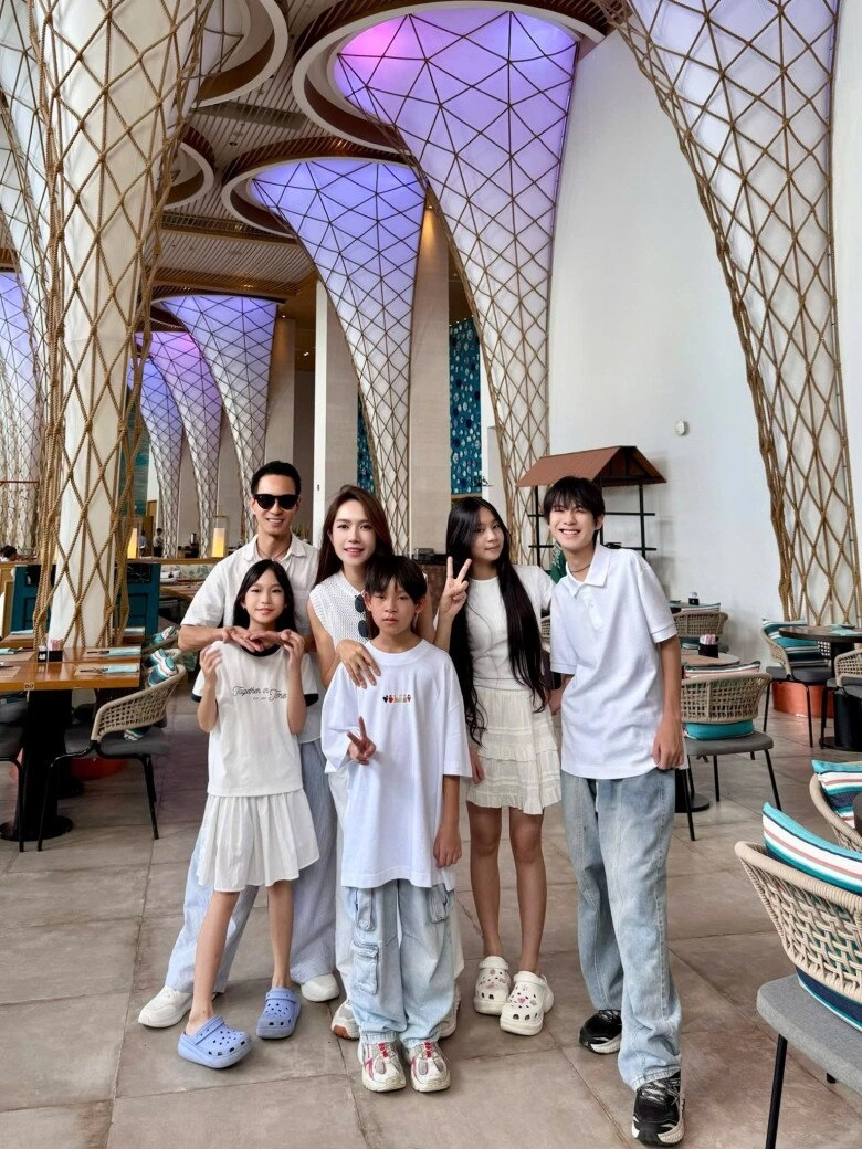 Minh hà đưa 4 con sang mỹ nghỉ hè ở cơ ngơi khủng của dì ruột bà xã lý hải tự nhận còn thua kém mẹ u70 - 12