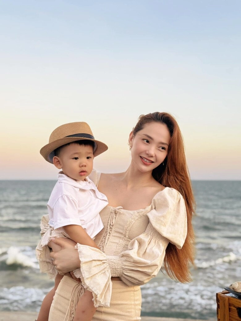 Minh hằng nuôi quý tử theo kỷ luật quân đội mới 2 tuổi đã phải học bài đọc thơ trước khi đi ngủ - 2