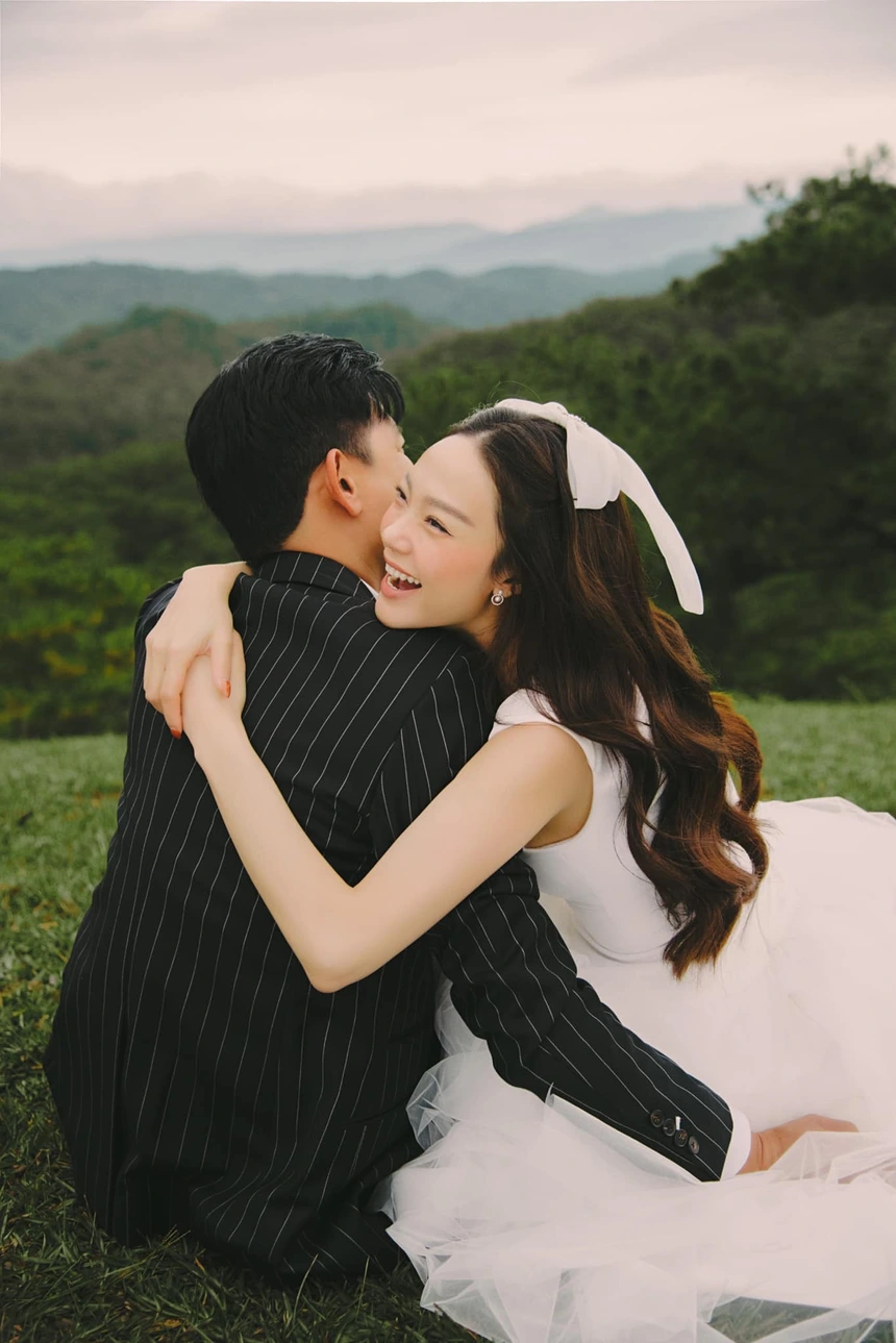 Minh hằng và chồng đại gia ôm ấp tình cảm để quý tử hơn 1 tuổi lẽo đẽo tay xách nách mang theo sau - 6