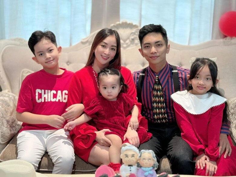 mợ chảnh nhà khánh thi phan hiển tròn tuổi vào lớp 1 bố mẹ chọn trường quốc tế 600 triệunăm - 6