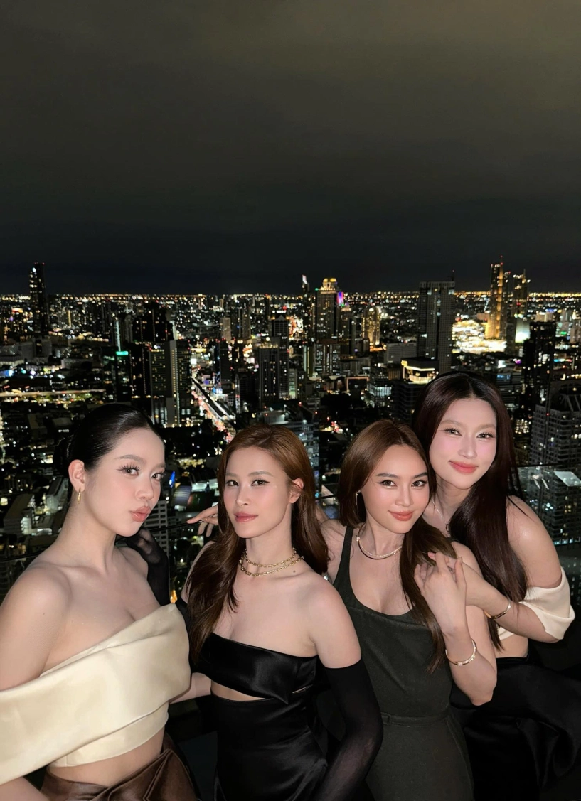 Một ca sĩ u40 đã là mẹ 2 con không thua kém khi đọ sắc cùng 2 đàn em gen z - 2