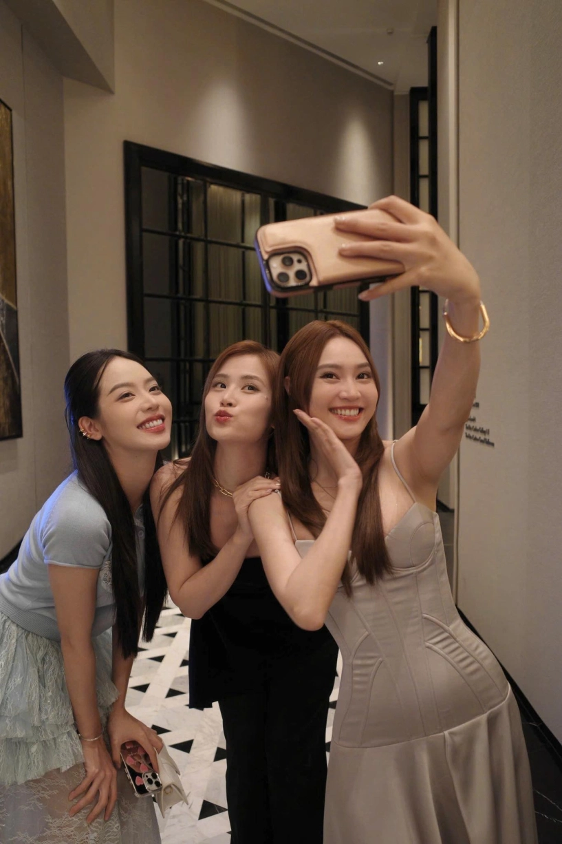 Một ca sĩ u40 đã là mẹ 2 con không thua kém khi đọ sắc cùng 2 đàn em gen z - 9