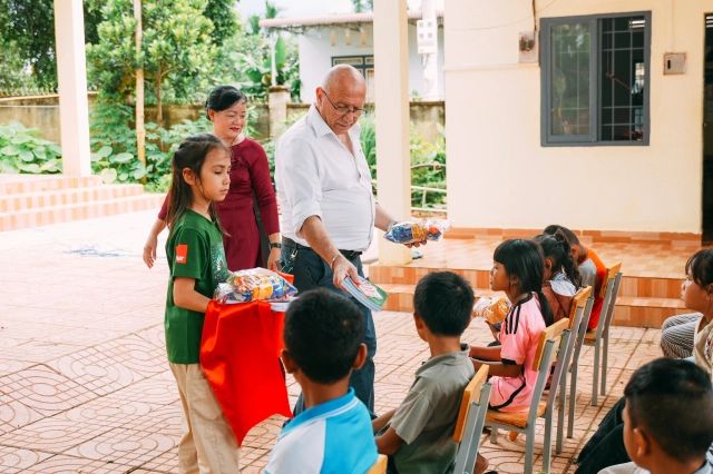 Một lời hứa nhỏ - một công trình lớn cho những nụ cười trẻ thơ tại trường tiểu học ea bông - 11