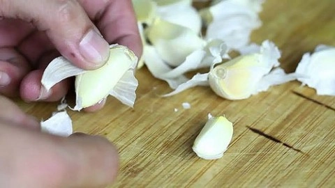 Một nhúm vỏ tỏi mà thanh lọc không gian sống cực tốt đủ để trấn an trong tháng 7 âm cô hồn - 2