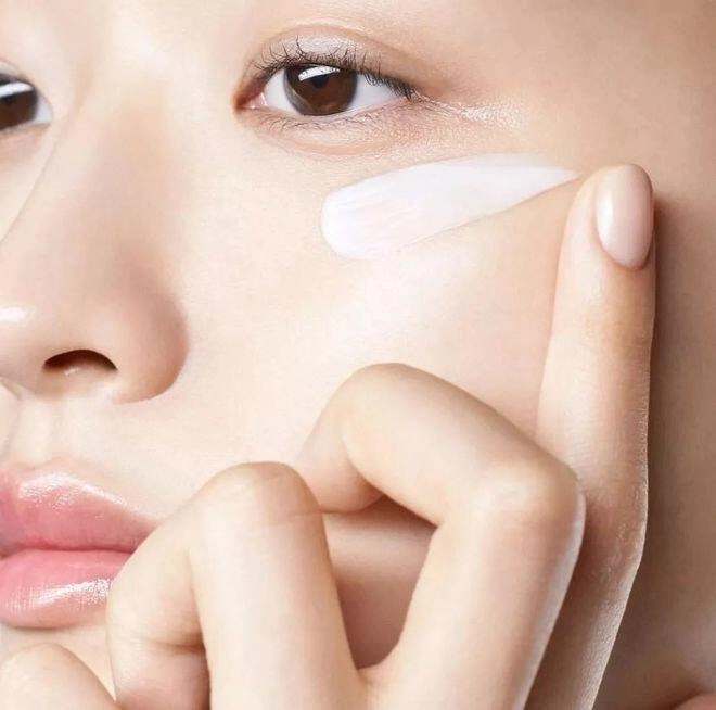 Mùa lạnh da khô mốc 4 mẹo trang điểm để có lớp nền mịn lỳ da đẹp như đi spa bền bỉ đến cuối ngày - 2