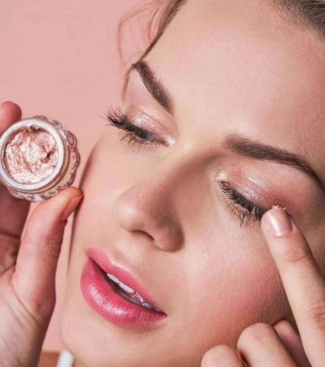 Mùa lạnh da khô mốc 4 mẹo trang điểm để có lớp nền mịn lỳ da đẹp như đi spa bền bỉ đến cuối ngày - 4