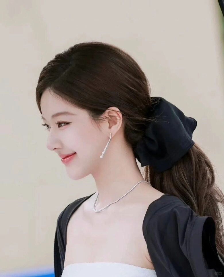 Mùa lạnh lười gội đầu nhưng ngại tóc bết nàng thử ngay 4 kiểu tóc đơn giản đẹp cả ngày - 1