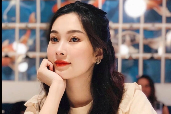 Mỹ nhân cao 1m75 sống trong khu trọ xập xệ nay đổi đời nhờ chiếc vương miện danh giá - 1