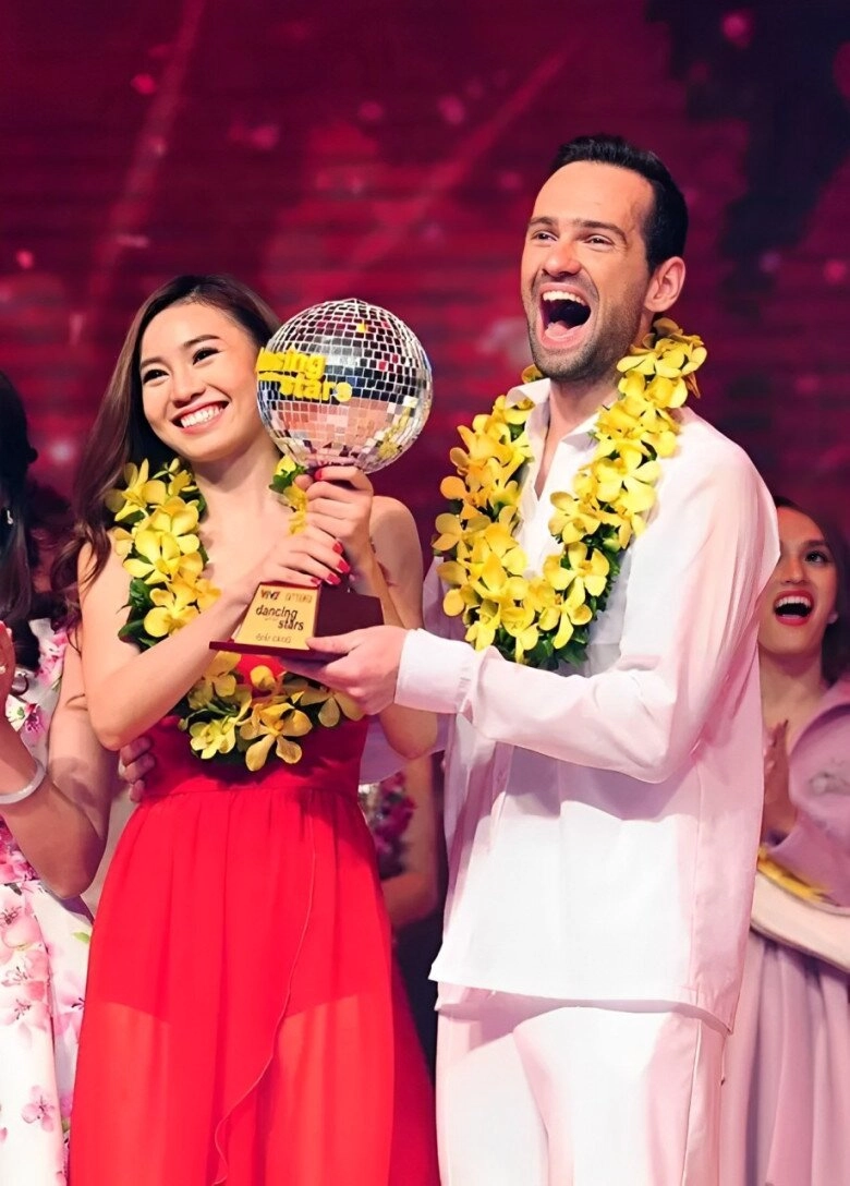 Mỹ nhân đăng quang bước nhảy hoàn vũ giờ ra sao minh hằng giàu khủng ngô thanh vân viên mãn bên chồng trẻ - 13
