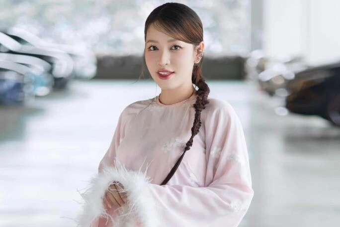 Mỹ nhân làng hài việt bị bỏng mặt cấp độ 2 lột xác ngoạn mục nhờ dao kéo 38 tuổi mê mặc cắt xẻ khoe body bốc lửa - 2