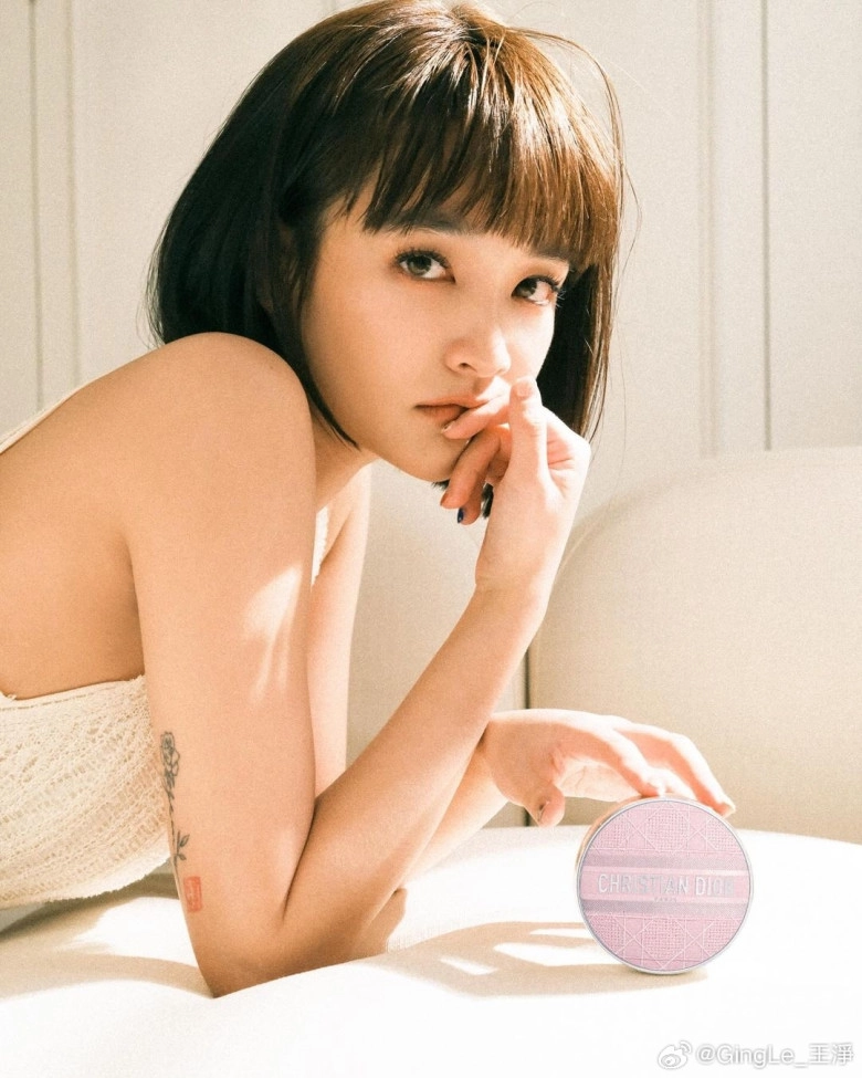 mỹ nhân mang gương mặt của nửa showbiz có làn da không lỗ chân lông chưa từng bỏ qua bước chăm da này - 1