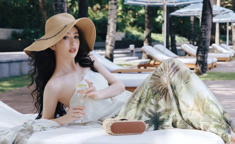 Mỹ nhân sở hữu vẻ đẹp tinh khiết 360 độ đều không có góc chết nhờ chăm chỉ làm một việc hằng ngày với gương mặt - 1