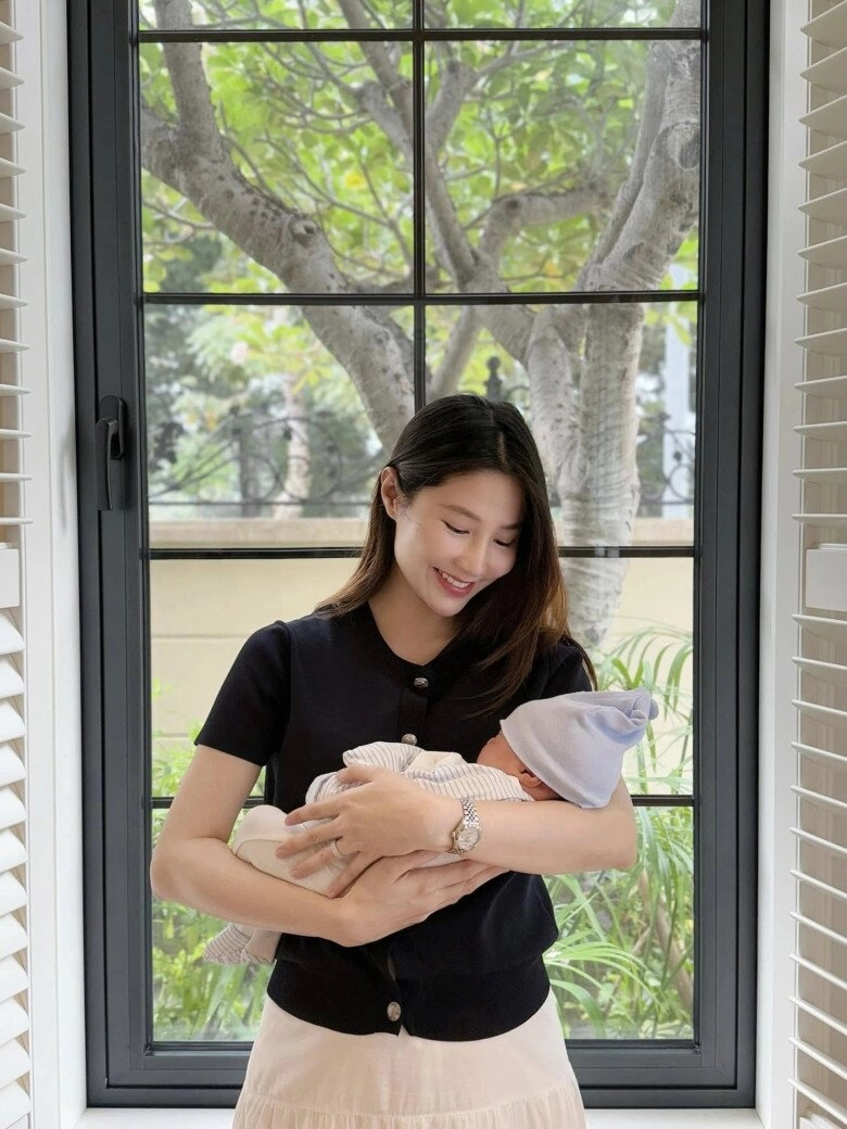 Mỹ nhân soán ngôi tiểu vy thành gương mặt đẹp nhất năm sinh ái nữ xong body vẫn bốc lửa dát toàn túi hiệu trăm triệu xuống phố - 3