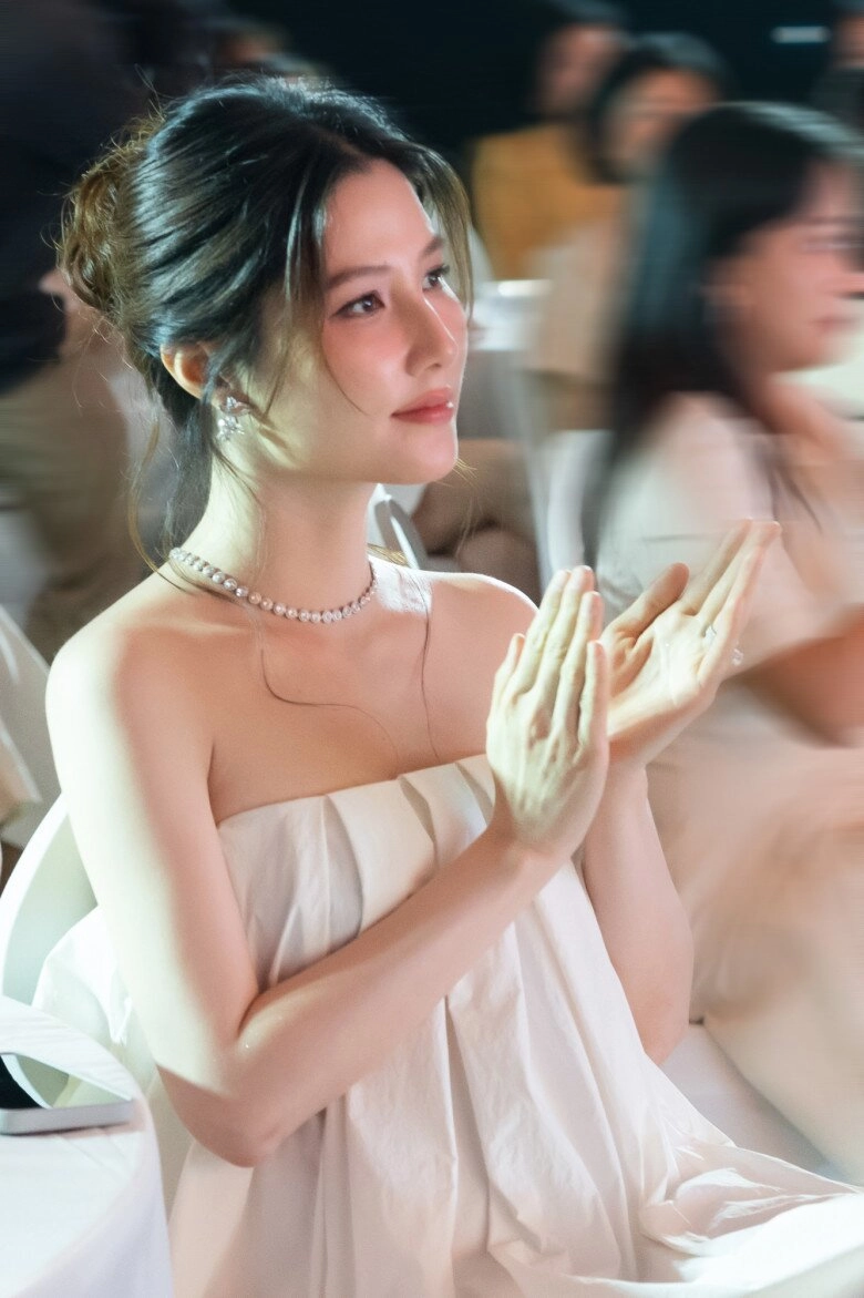 Mỹ nhân soán ngôi tiểu vy thành gương mặt đẹp nhất năm sinh ái nữ xong body vẫn bốc lửa dát toàn túi hiệu trăm triệu xuống phố - 4
