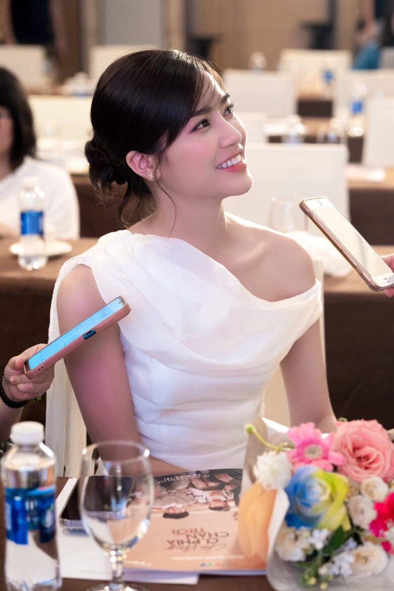 Mỹ nhân vtv nhận bó hoa đầu tiên từ chồng sau 5 năm yêu được đẩy thuyền từ đình tú tới trọng lân - 15