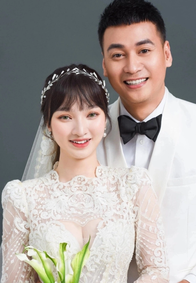 Nam diễn viên điển trai phim gạo nếp gạo tẻ sống kín tiếng bên vợ kém 17 tuổi - 2