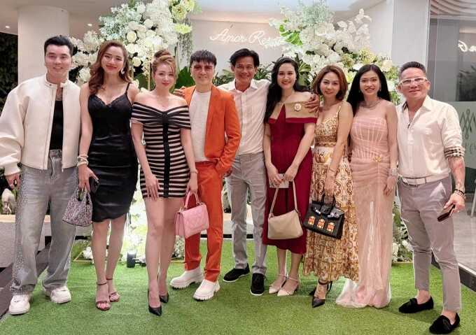 Nam diễn viên lật mặt thất nghiệp sang mỹ bán trà sữa rửa chén giờ về việt nam công khai vợ đẹp con ngoan - 2