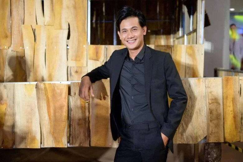 Nam diễn viên lật mặt thất nghiệp sang mỹ bán trà sữa rửa chén giờ về việt nam công khai vợ đẹp con ngoan - 7