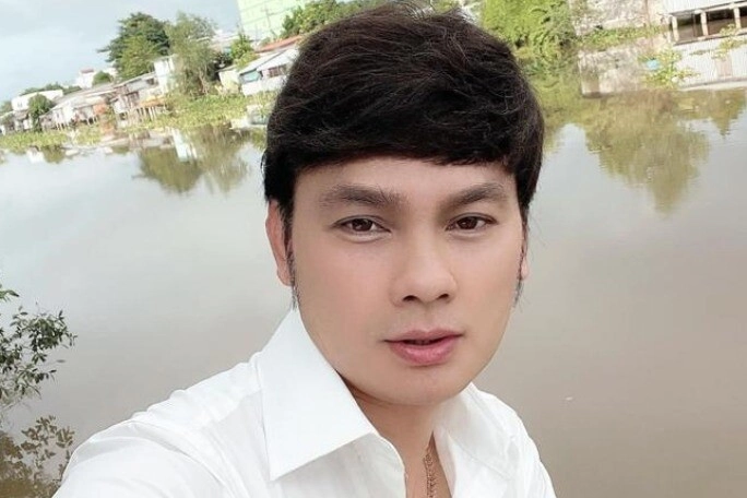Nam nsưt bán vườn 12 tỷ qua mỹ nuôi vịt về việt nam cầm xấp tiền usd cho cháu dâu - 1
