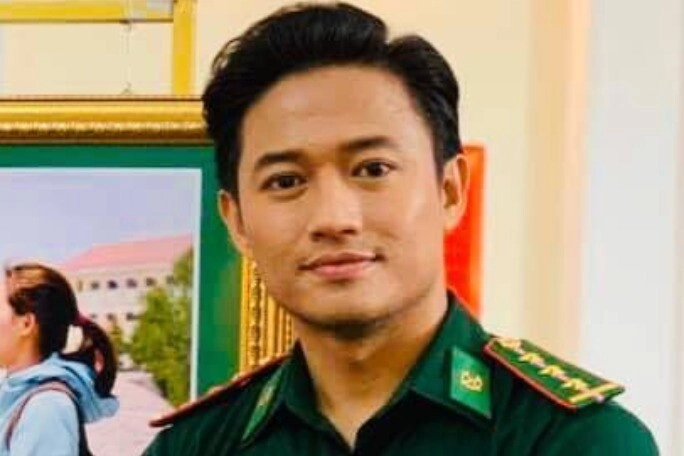 Nam nsưt mang quân hàm đại tá từng làm thợ xây nay có hôn nhân viên mãn bên vợ là nsnd - 2