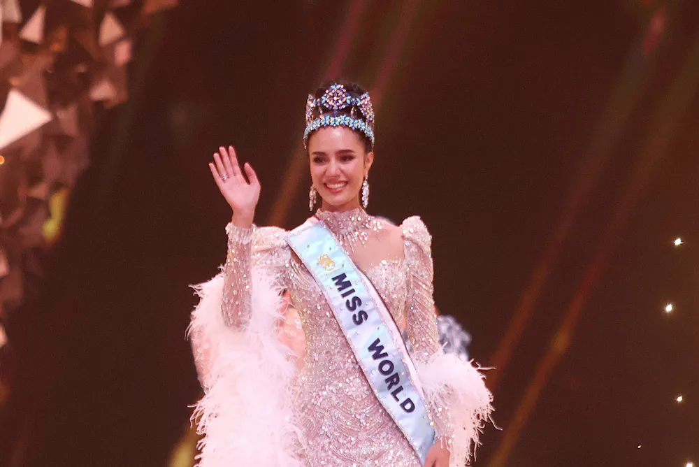 Nàng hậu bị miss universe thẳng tay tước vương miện có nhiệm kỳ ngắn nhất lịch sử là huyền thoại nhan sắc khó thay thế - 1