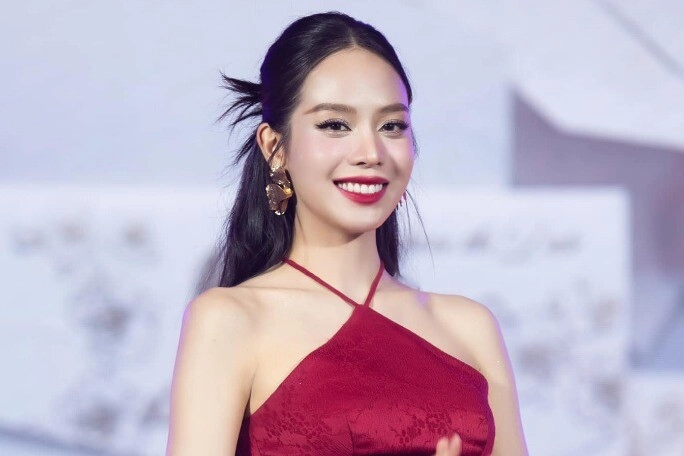 Nàng hậu việt đăng quang 1 tháng liền bán vương miện 3 tỷ đồng từng làm gia sư cho con trai lệ quyên là ai - 2