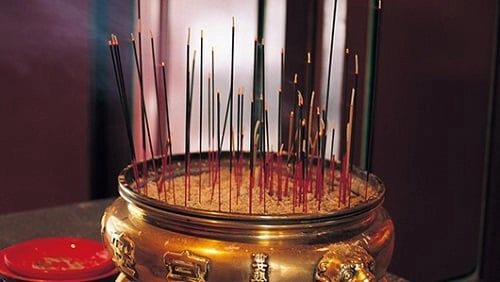 Nếu bát hương xuất hiện một trong những dấu hiệu sau chứng tỏ điềm báo may mắn và sự giàu có đang ập đến nhà bạn - 2